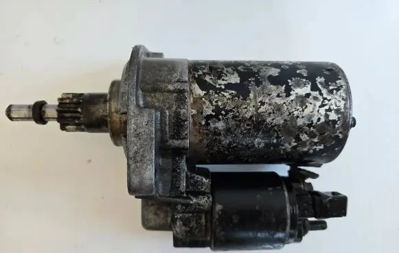 Volkswagen Golf IV Starter motor 0001107022 02A911023F