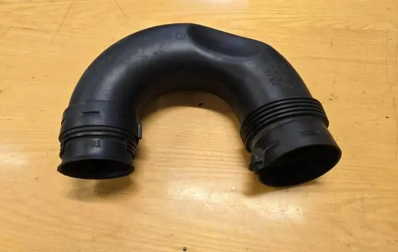 Volkswagen Caddy Air intake hose/pipe 1K0129618BR