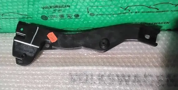Front bumper mounting bracket