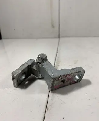 Volkswagen Touran I Front door lower hinge 6Q0831402B