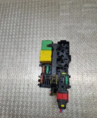 Peugeot 208 Fuse box set 9806192580 A006C801 MFRH2010
