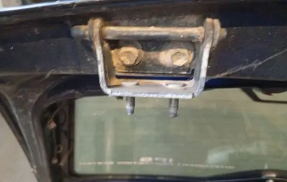 Ford Mondeo Mk III Tailgate/trunk/boot hinge