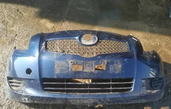 Toyota Yaris Front bumper MELYNAS