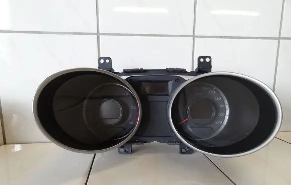 Hyundai ix35 Speedometer (instrument cluster) 94009-2Y500