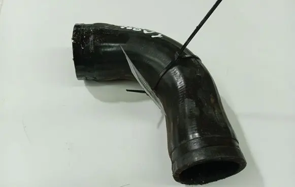 Audi A4 S4 B5 8D Intercooler hose/pipe 