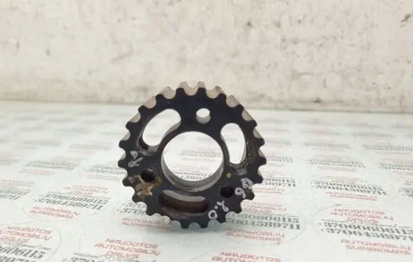 Volkswagen PASSAT B6 Fuel pump gear (pulley) 03L130111B