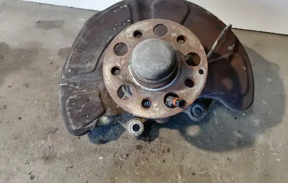 Mercedes-Benz E W212 Front wheel hub 21223