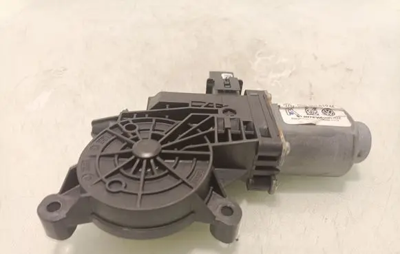Volkswagen Jetta VI Rear door window regulator motor 6R0959812M