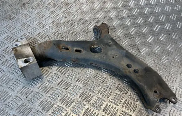 Volkswagen PASSAT B7 Front lower control arm/wishbone