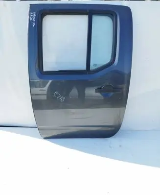 Nissan Navara Rear door