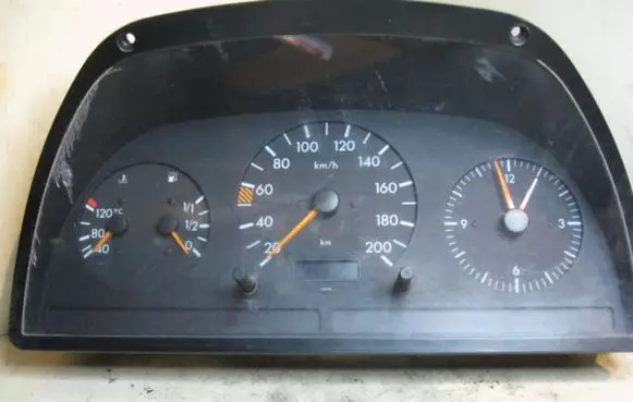 Mercedes-Benz Vito Viano W638 Speedometer (instrument cluster) 65886004 23TD