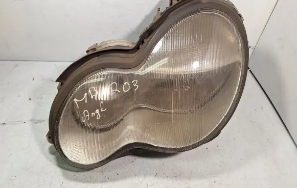 Mercedes-Benz C W203 Headlight/headlamp 0301166601 A2038200761