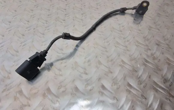 Volkswagen PASSAT B6 Crankshaft position sensor 9805940