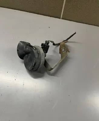 Volkswagen PASSAT B6 Horn signal A28657625