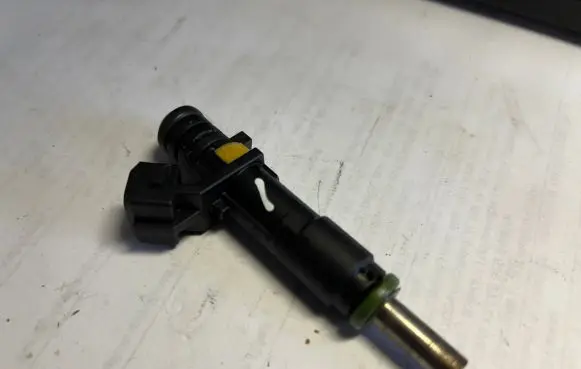 Opel Astra H Fuel injector 55353806