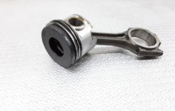 Audi A4 S4 B7 8E 8H Piston with connecting rod