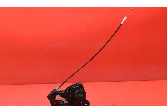 Toyota Auris E180 Front door lock 