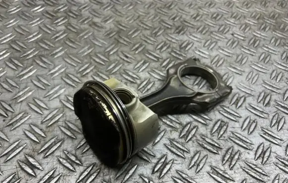 BMW 6 F06 Gran coupe Piston with connecting rod