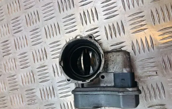 Volkswagen PASSAT B6 Throttle valve 03G128063B