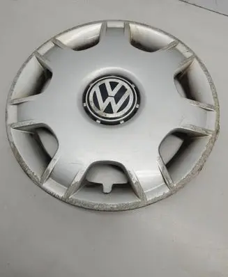 Volkswagen Golf IV R15 wheel hub/cap/trim 8L0601147