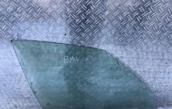 BMW 5 E34 Front door window glass four-door