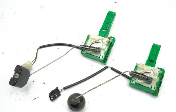 Toyota RAV 4 (XA40) Fuel level sensor 7P0919673H 7P0919673G