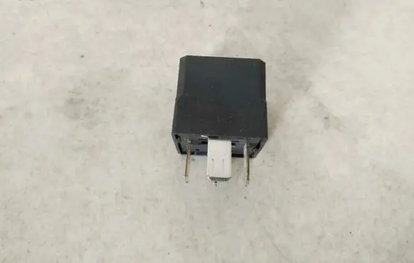 Opel Zafira B Other relay 13171831 4ra007791-05