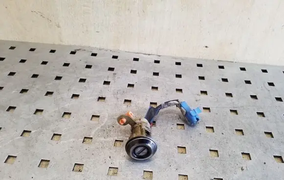Mitsubishi Pajero Sport I Front door lock (next to the handle) 