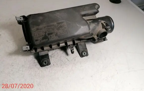 Toyota Verso-S Air filter box 014140318