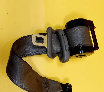 Rear seatbelt
