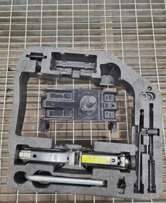 Audi A4 S4 B8 8K Tool set 8T0012109A