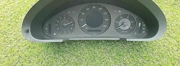 Mercedes-Benz E W211 Speedometer (instrument cluster) A2115402648