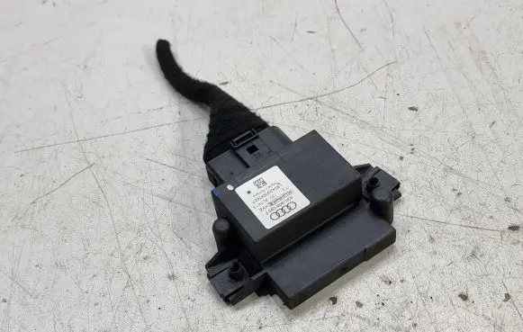 Audi A5 8T 8F Fuel injection pump control unit/module 4G0906093F