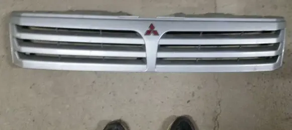 Mitsubishi Space Wagon Front bumper upper radiator grill 64986