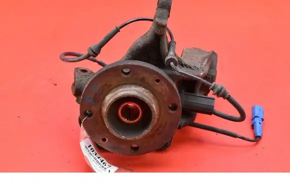 Front wheel hub spindle knuckle