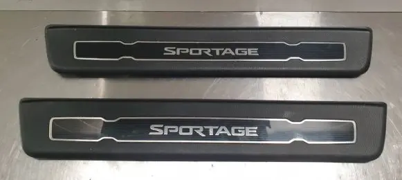 KIA Sportage Side skirt front trim 858833W500