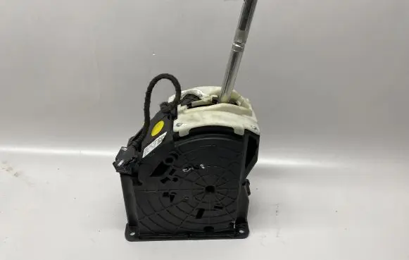 Volkswagen Jetta VII Gear shifter/selector 5Q1713023BS