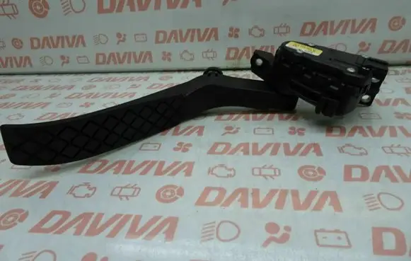 Volkswagen Touareg I Accelerator throttle pedal 7L0723507E