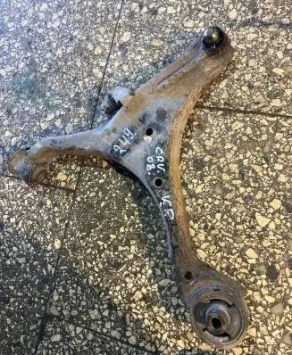 Honda CR-V Front lower control arm/wishbone