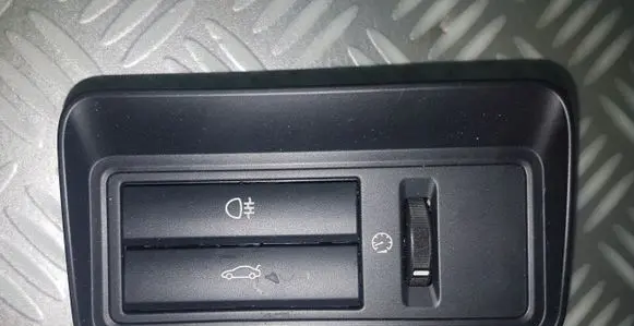 Jaguar XF X250 Tailgate opening switch DX2311654AB