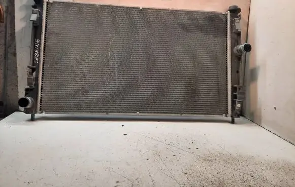 Chrysler Sebring (JS) Coolant radiator P1007064