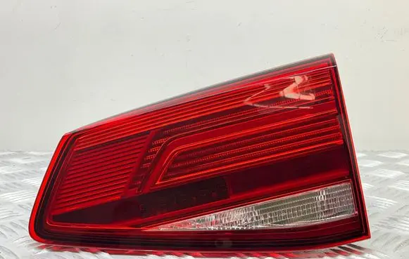Volkswagen PASSAT B8 Tailgate rear/tail lights