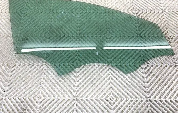 Mercedes-Benz GLA W156 X156 Front door window glass four-door 