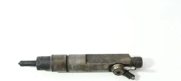 Audi A6 S6 C4 4A Fuel injector 046130201E