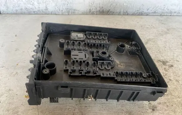 Volkswagen Golf V Fuse module 1K0937125A 017183071