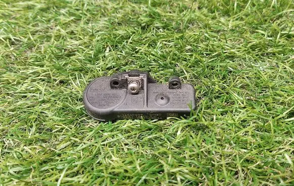 Ford Focus ST Tire pressure sensor DE8T1A180AA