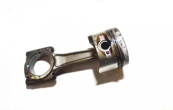 Citroen Xsara Picasso Piston with connecting rod