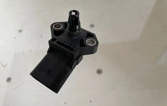 Audi A3 S3 8L Air pressure sensor 038906051C 0281002401
