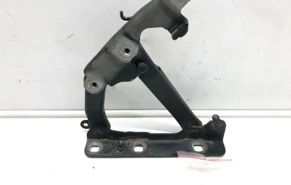 Engine bonnet/hood hinges