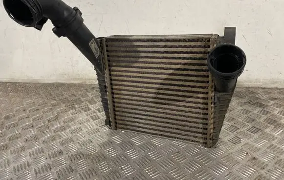 Volkswagen Touareg I Intercooler radiator 7L0145803A